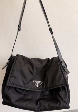 Prada Traveller Schultertasche aus Re-Nylon