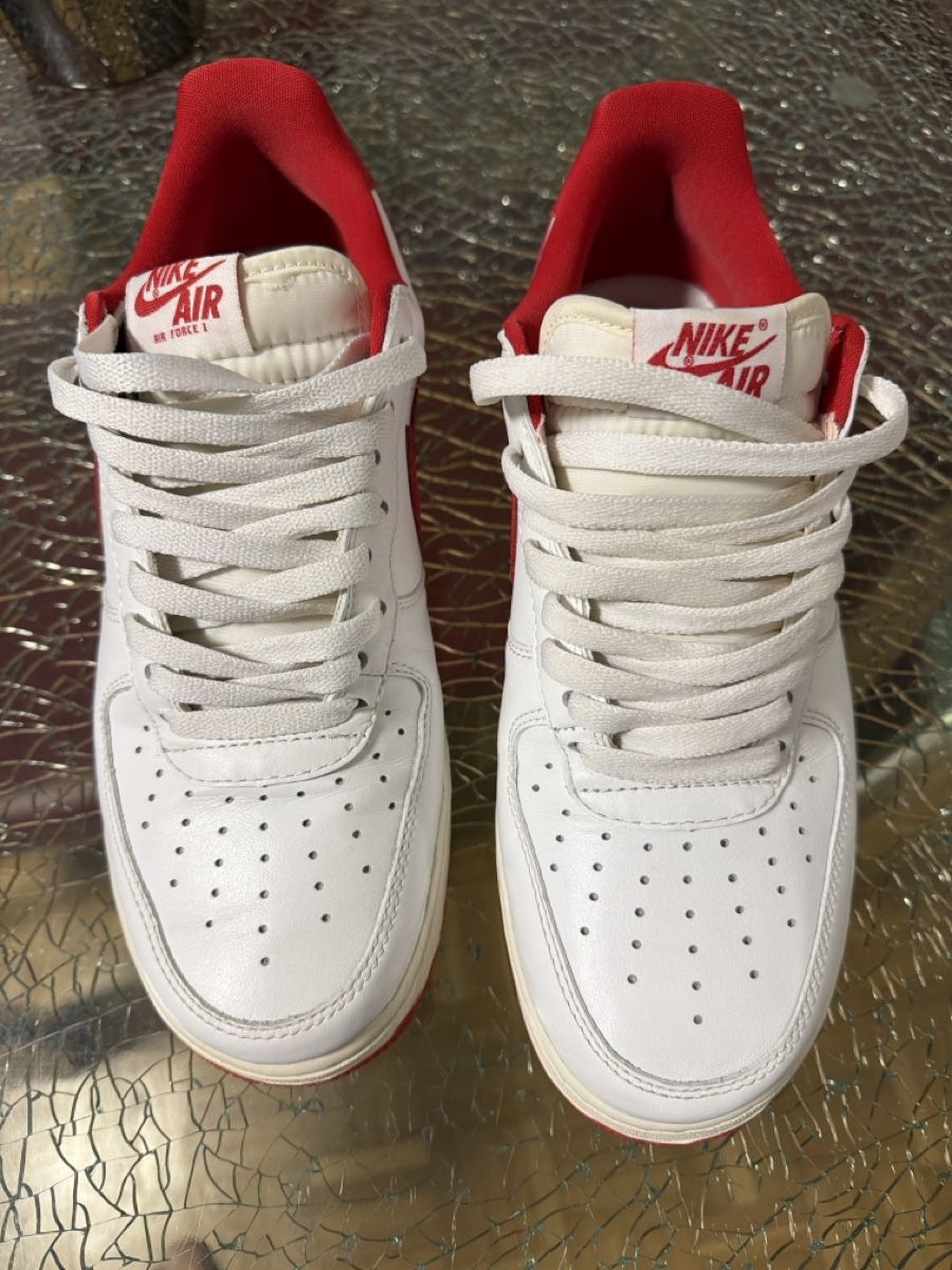 Nike Scarpe da uomo: Nike Air Force 1,, Taille 42.5, Rouge. – Nuovo (secondo la descrizione) da Fribourg venduto da cat_tb68 1