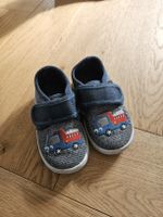 Kinderschuhe mit Lastwagen Motiv blau Grösse 22 gebraucht