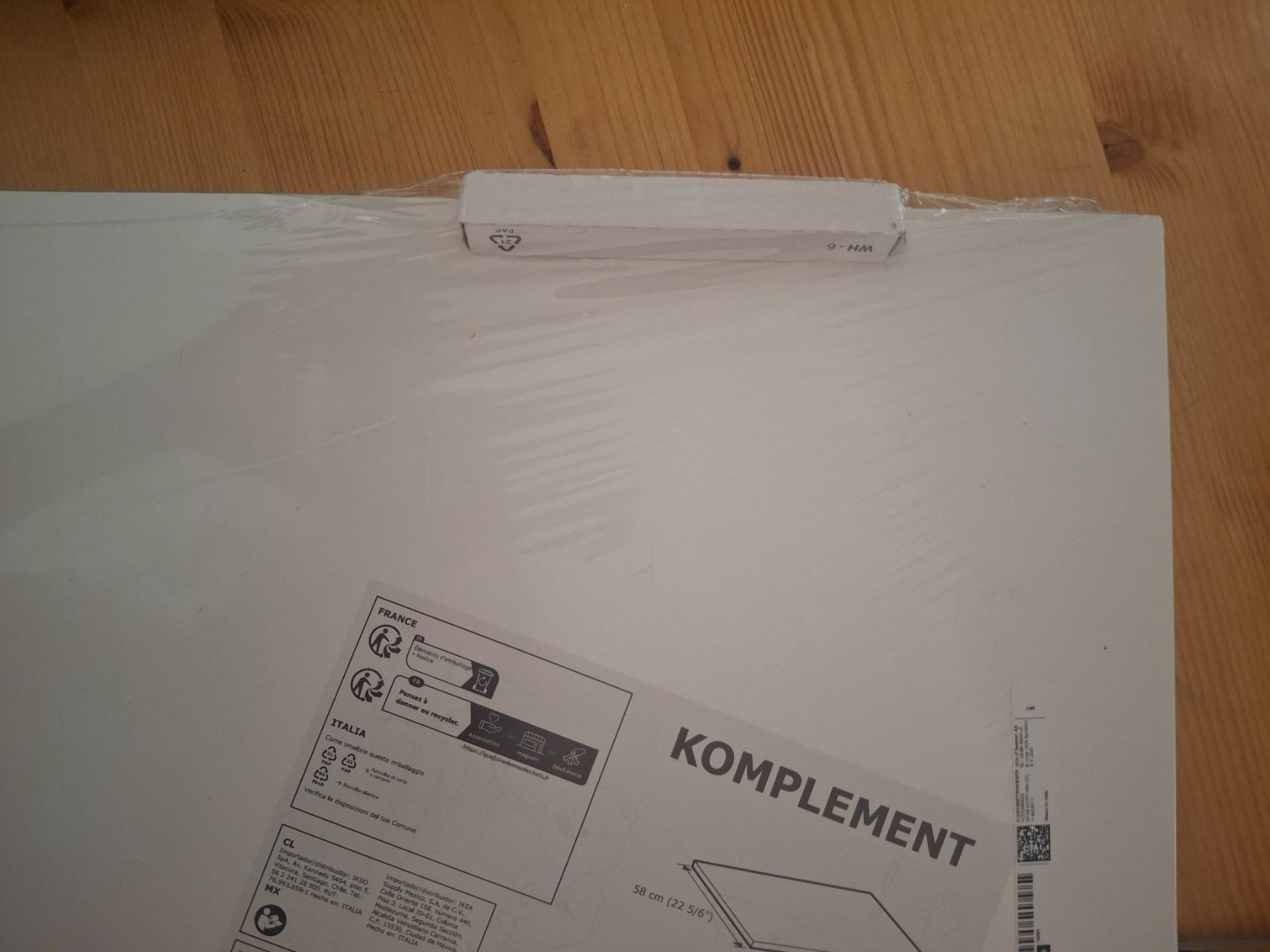 Ikea Armadi: IKEA Pax Komplement Boden weiss – Nuovo e nell'imballaggio originale da Luzern venduto da rox_g6k7 2