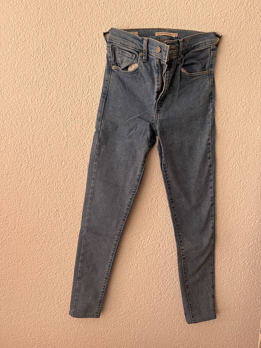 Levi's Jeans: Levi‘s Jeans – Usato da Andwil SG venduto da sas_m9tn