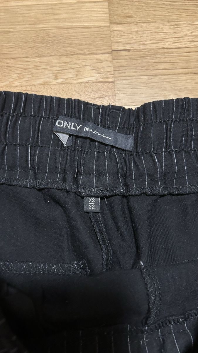 Pantaloni: Stoffhose gestreifft  – Usato da Thun venduto da SelinaW1995 5