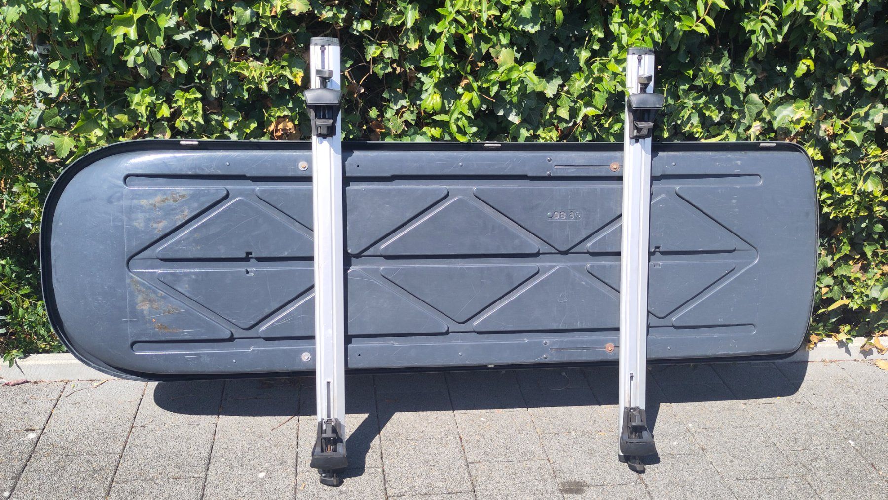Thule Box da tetto: Dachbox Thule Alpine 700 mit Querträgern – Usato da Flawil venduto da Falandir 2