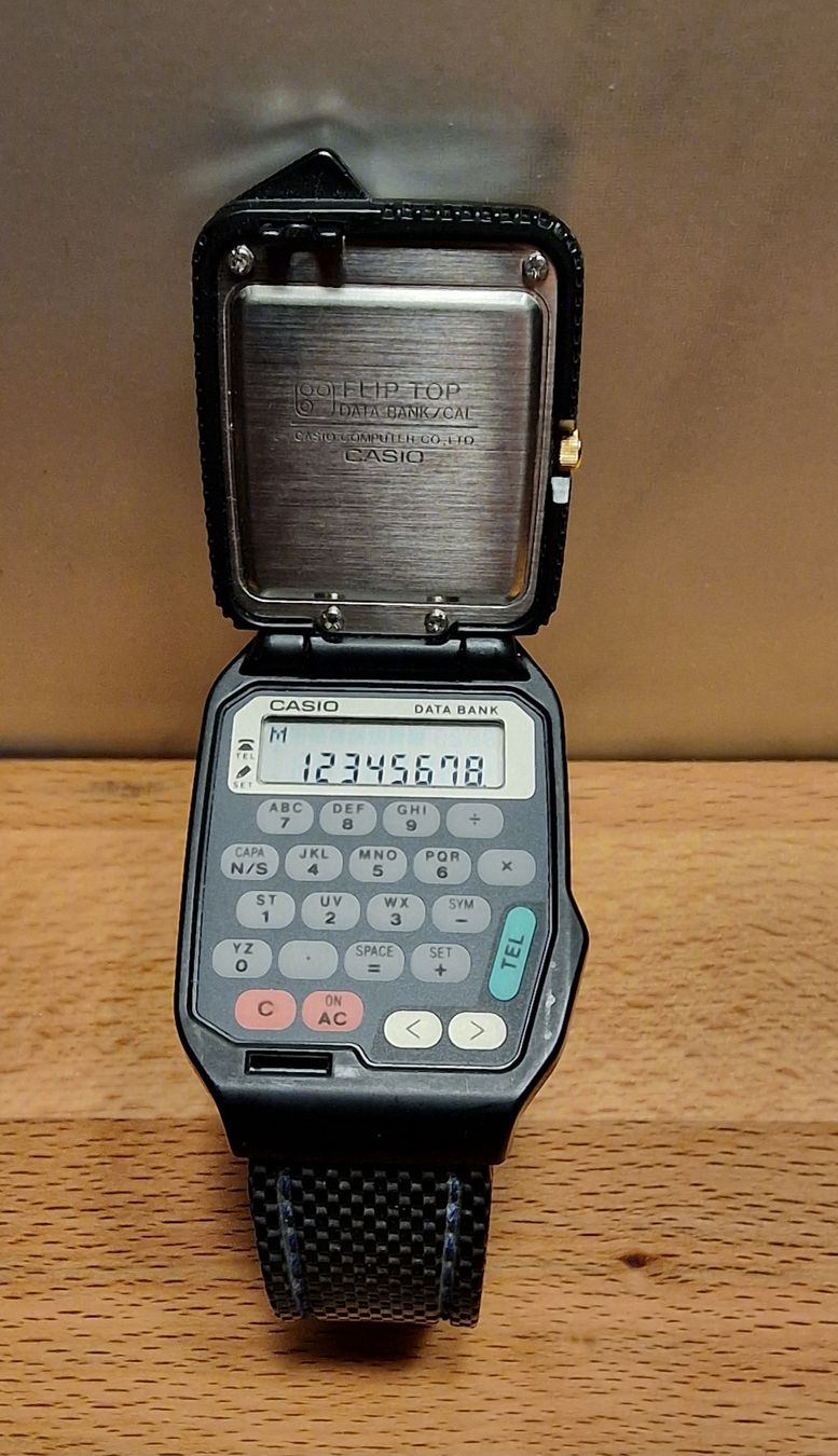 Casio Orologi: Sehr seltene Casio Data Bank Flip Top – Usato da Basel venduto da Bladerunner70