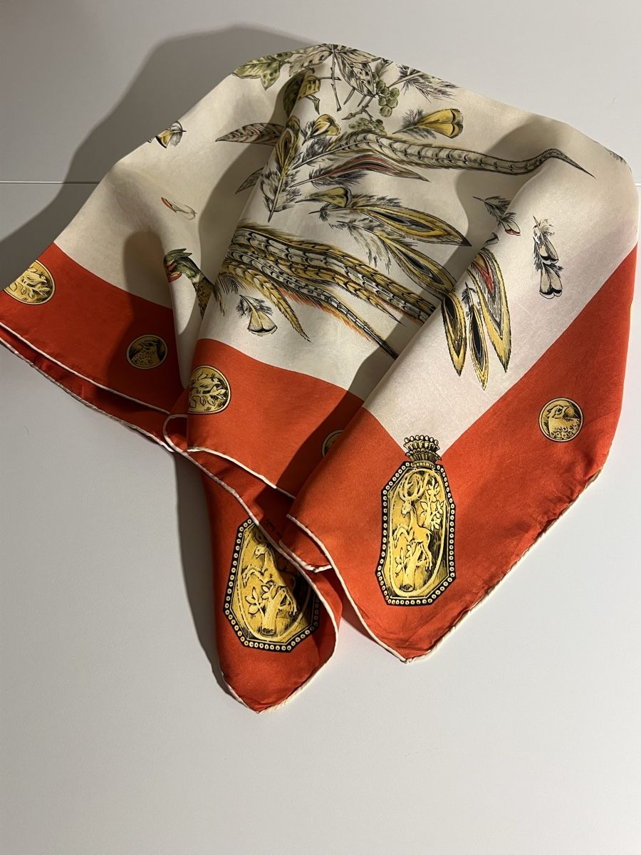 Foulard & Sciarpe: Carré de soie Baccara, vintage. – Usato da St-Pierre-Clages venduto da ste_xk6p