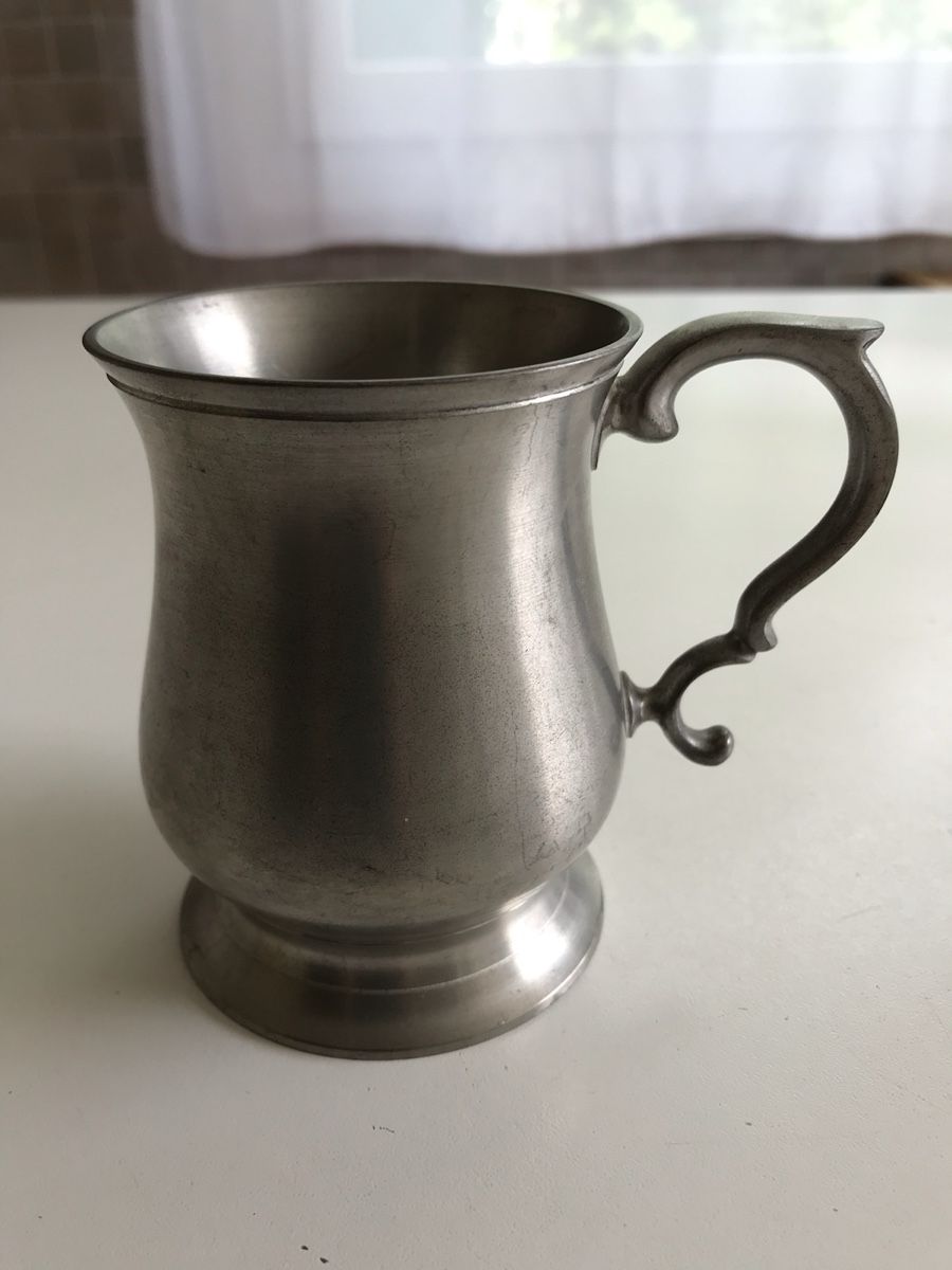 Set di piatti: Belle ancienne chope à bière en étain – Usato da Villeneuve VD venduto da sim_q5hp 2