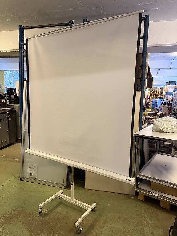 Leinwände: mobiler Beamer Leinwand 175 x 175cm – Gebraucht aus Necker von liq24