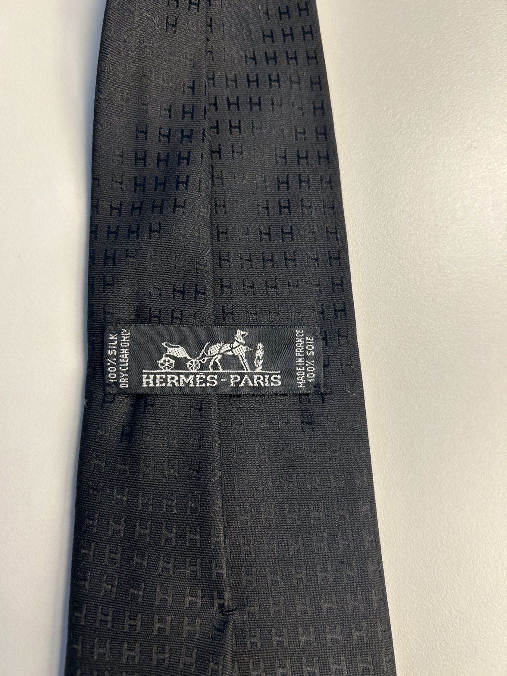 Hermès Cravates: Hermès Façonée H-Monogram Krawatte – Neuf (Voir description) à Bern par kurtikobolt74 2