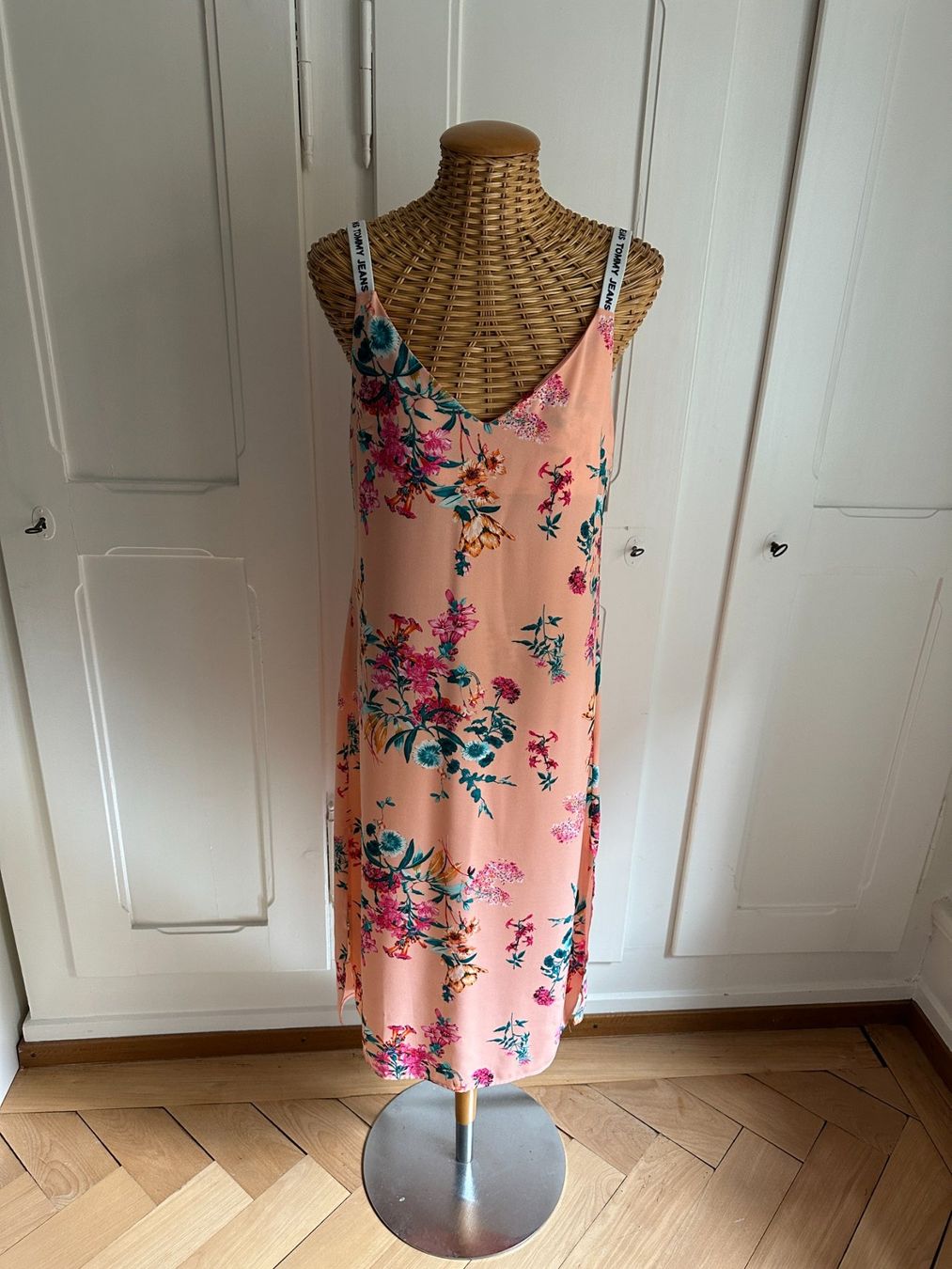 Tommy Hilfiger Vestiti: TOMMY JEANS - Kleid rosa geblümt S – Usato da Zürich venduto da Diazaio