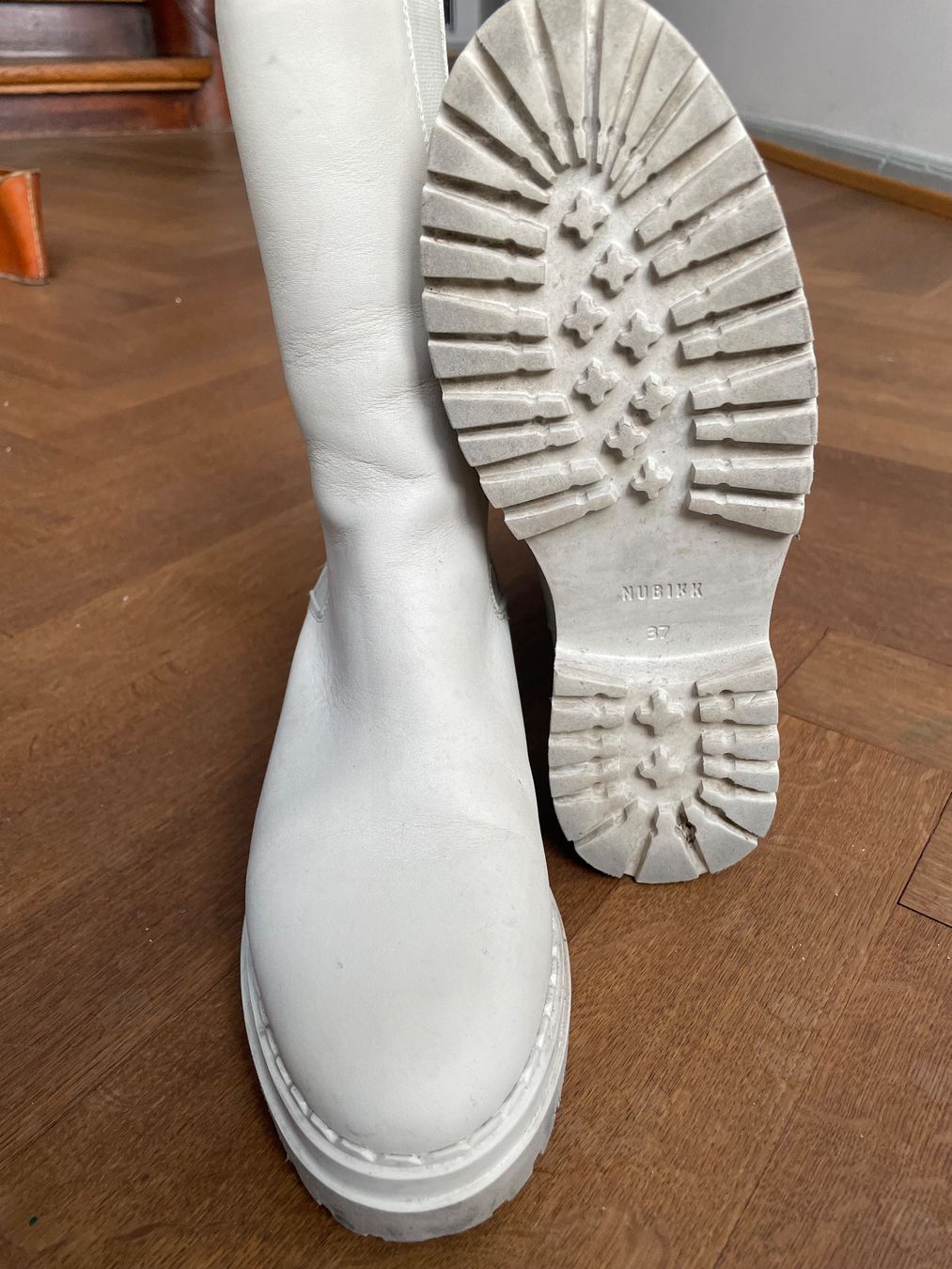 Scarpe da donna: NUBIKK Chelsea Boots Creme Gr. 37 – Usato da Basel venduto da Roasty 2