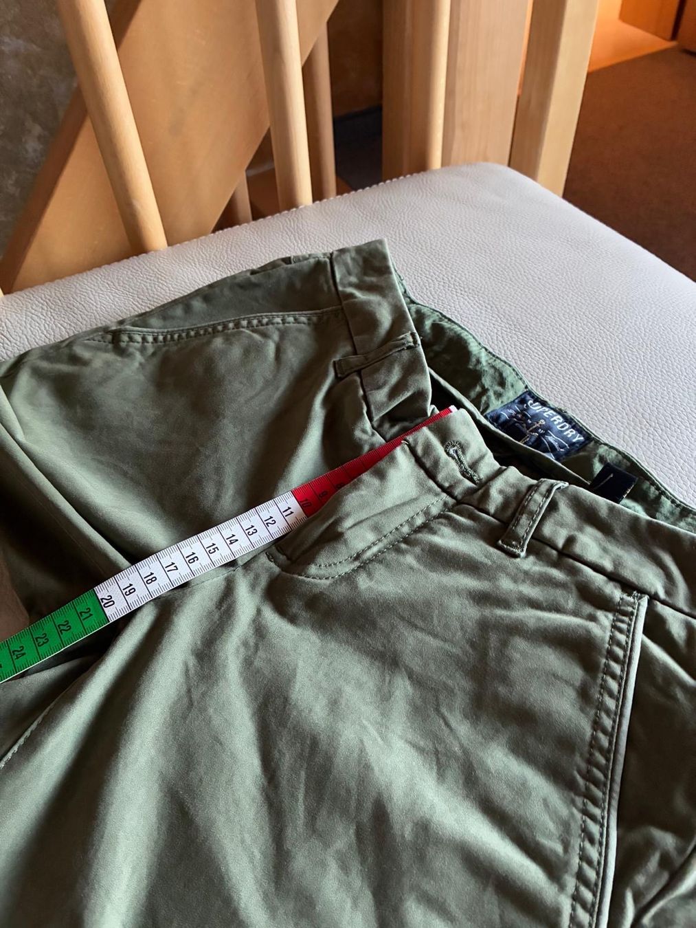 Superdry Pantaloni: SUPERDRY – Usato da Rümlang venduto da har_z6qv 4