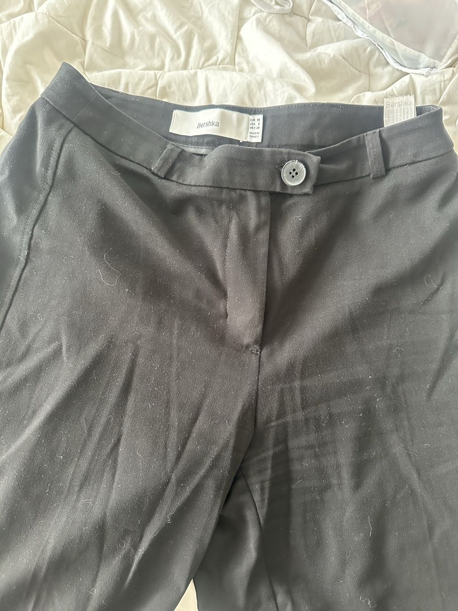 Bershka Pantaloni: Pantalon chic noir bershka – Usato da Hauterive NE venduto da ric_cx8j 4