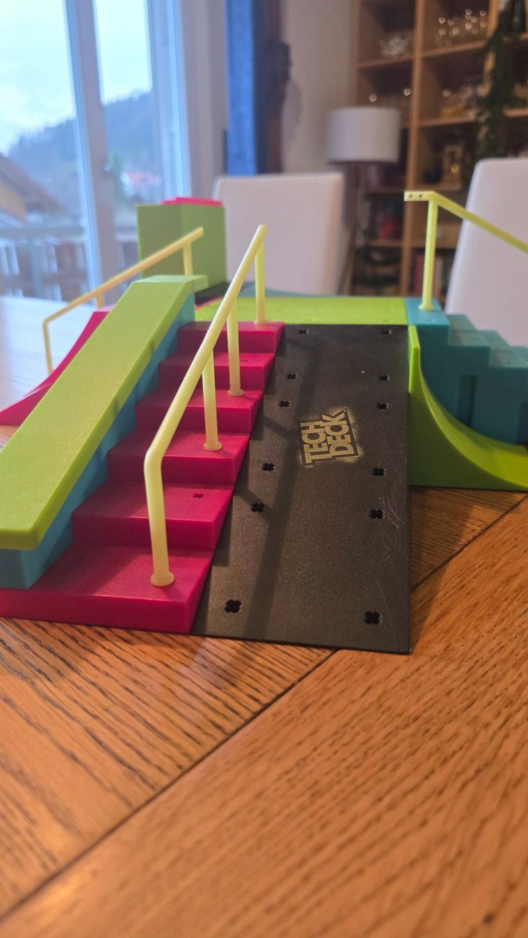 Spielzeuge: Tech Deck Neon Mega Ramp – Neu (gemäss Beschreibung) aus Balterswil von Alexmad82 1