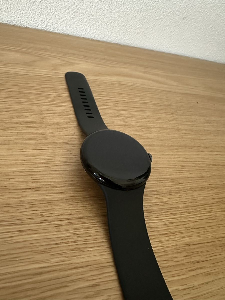 Google Smartwatch: GooglePixel Watch 4 Schwarz 4G mit Ladekabel, einwandfrei!  – Usato da Weiningen TG venduto da MelCen96