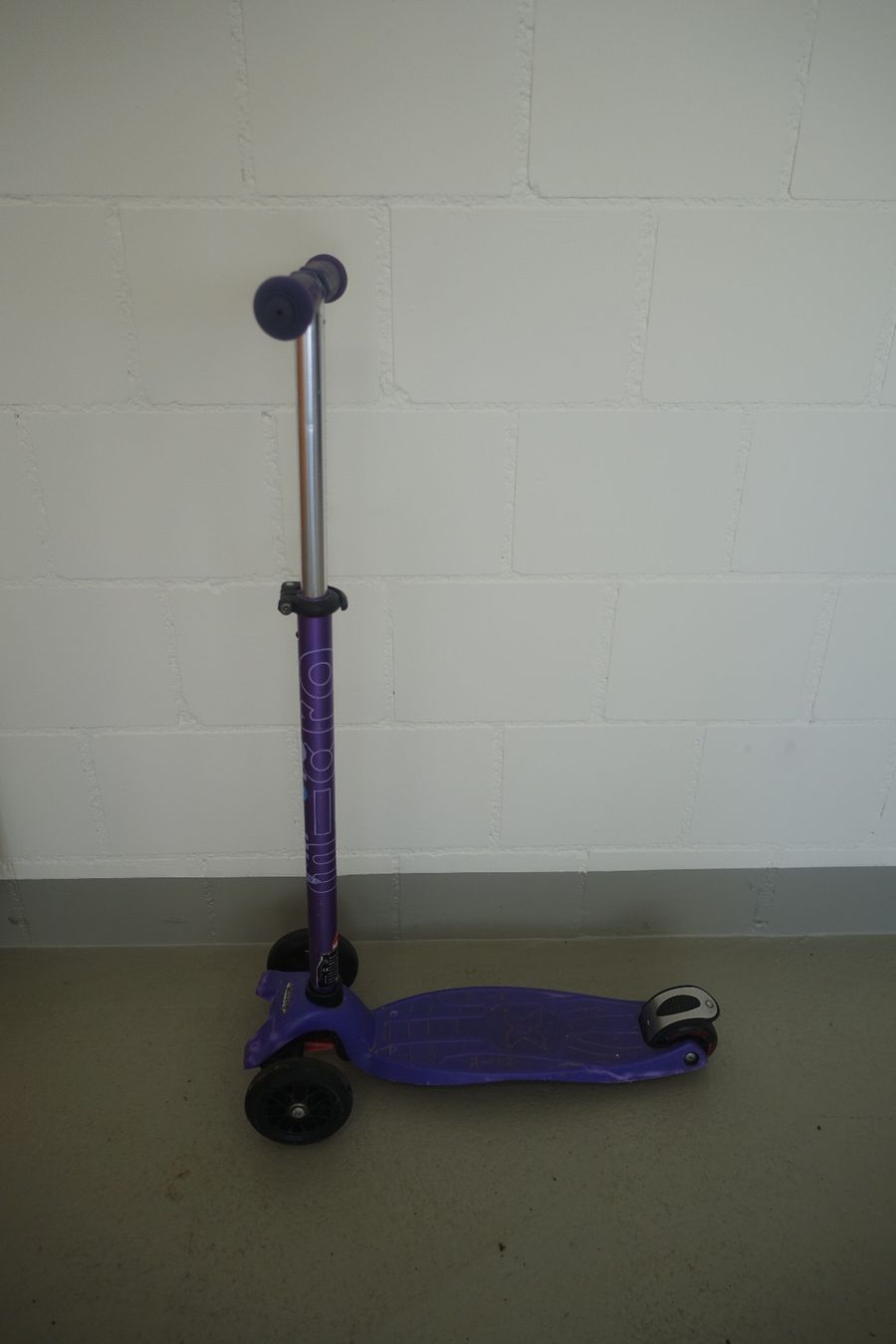 Micro Kickboard: Micro Scooter (3 Räder) – Usato da Aristau venduto da Padelino 3