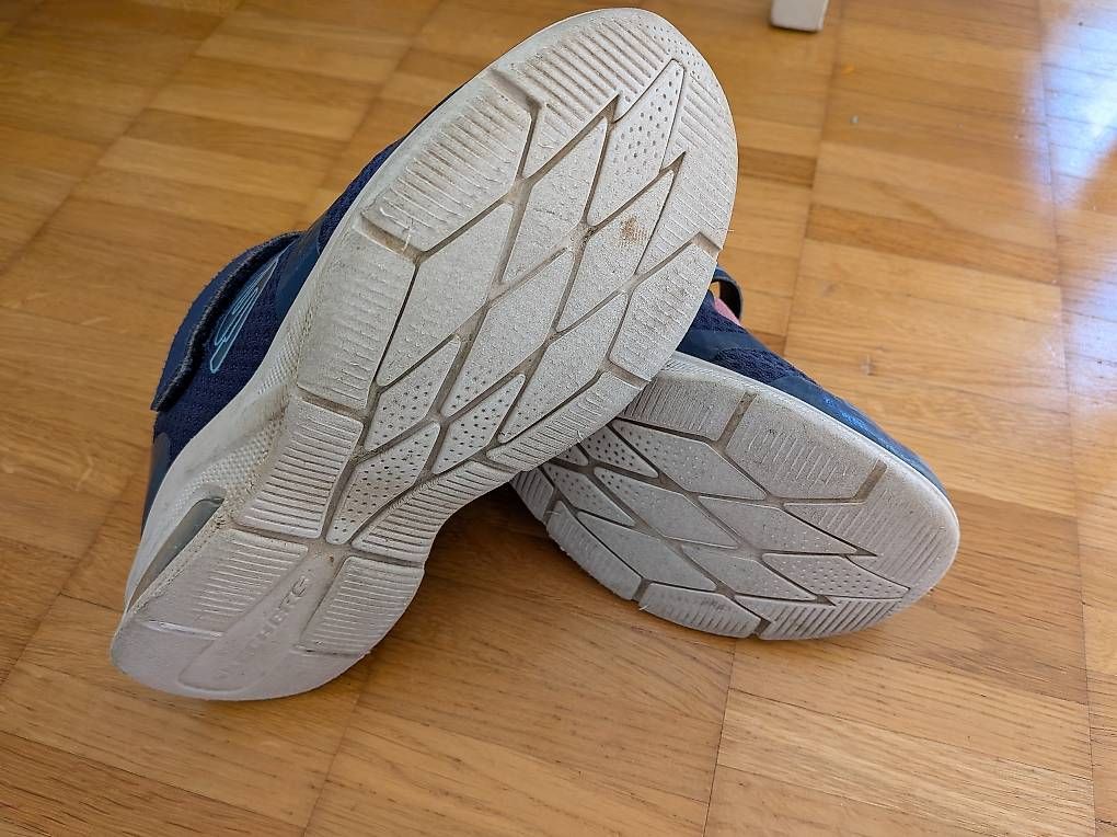 Scarpe per ragazzi: Skechers Turnschuhe Grösse 34 – Usato da Luzern venduto da jumeira01