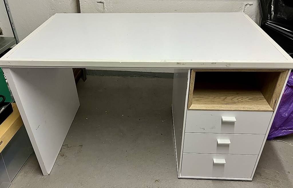Tavoli: Gratis stark gebrauchter Werktisch – Usato da Sargans venduto da sve_w8tj