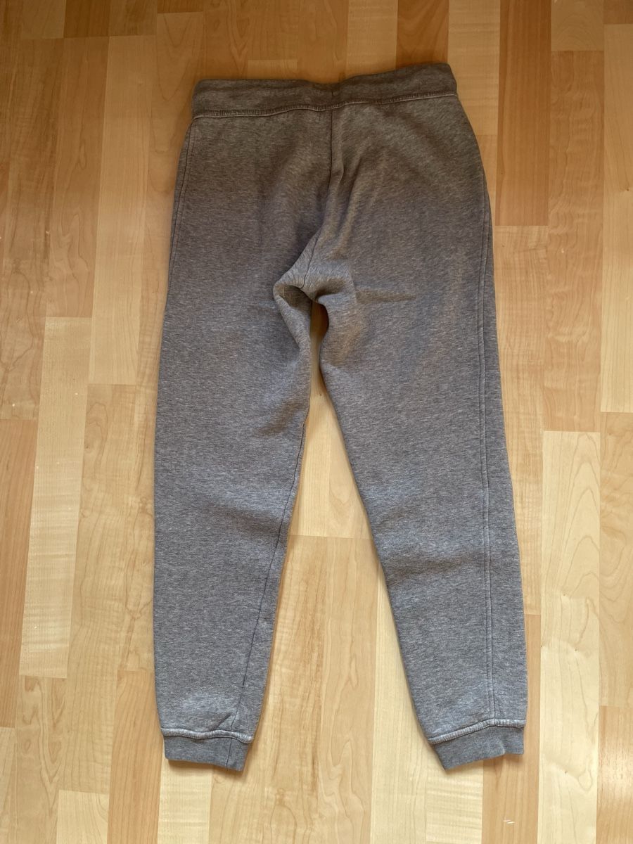 Nike Pantaloni: Nike Jogginghose Gr. S – Usato da Kölliken venduto da Michi180 1
