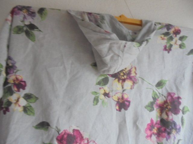 Giacche: Sommerjacke mit Kapuze Blumen – Usato da Hinwil venduto da Glasperlen 3