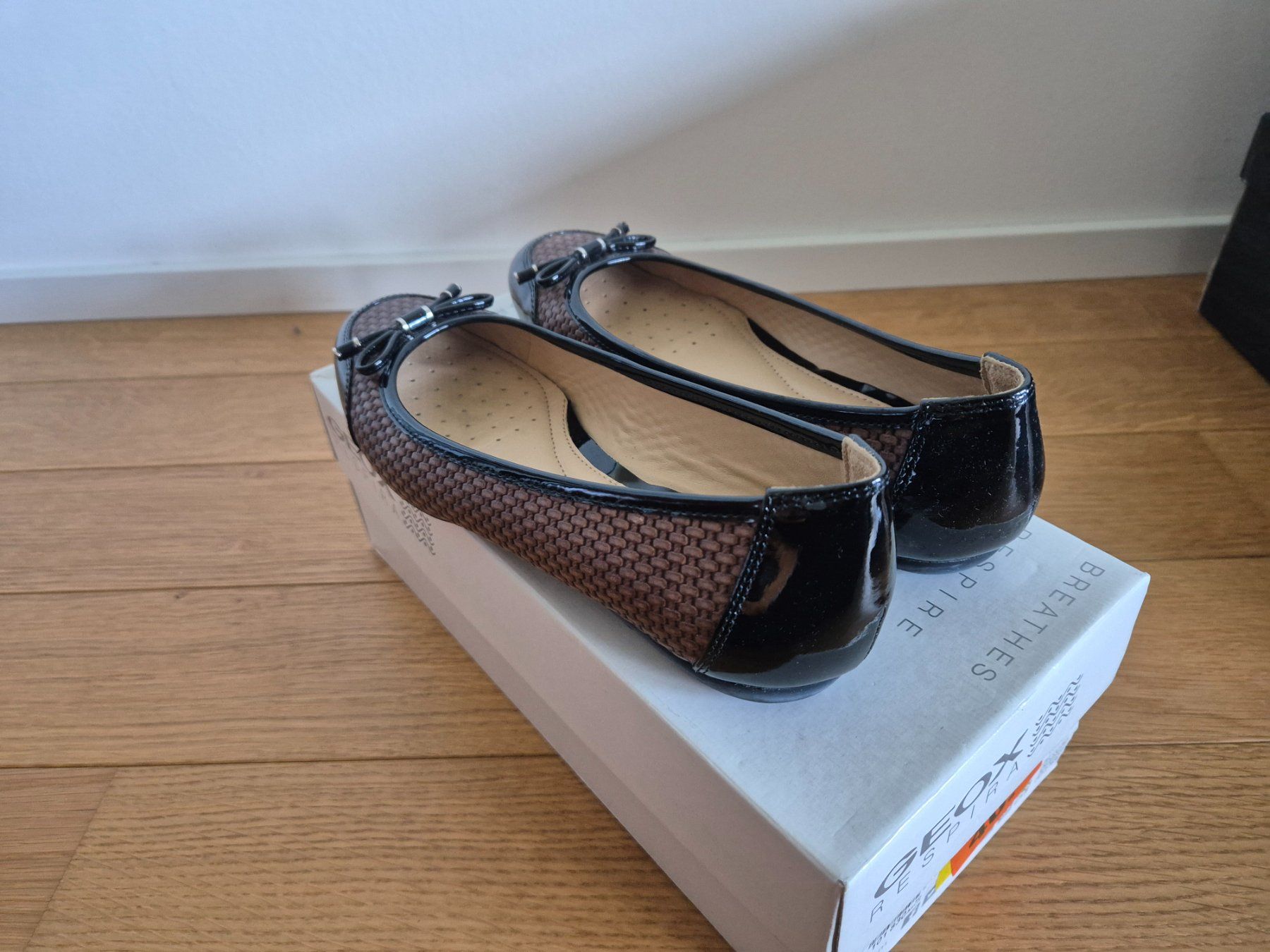 Geox Scarpe da donna: Ballerines GEOX taille 38 - neuves – Nuovo (secondo la descrizione) da Genève venduto da Talhinho 2