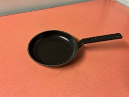 Staub Bratpfanne Gusseisen schwarz 12 cm gebraucht
