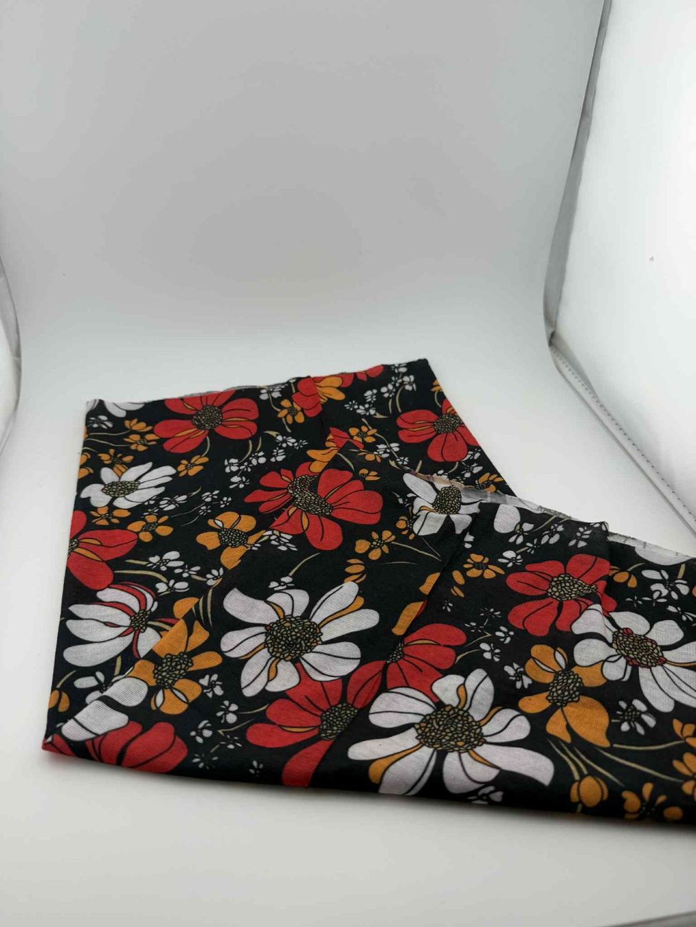 Foulard & Sciarpe: Schöner Blumenschal neu🌸 – Nuovo e nell'imballaggio originale da Riehen venduto da edu_92w7 7