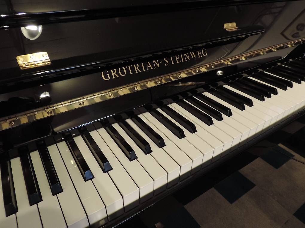 Strumenti musicali: Grotrian-Steinweg Modell 120, Occasion – Usato da Bern venduto da Heutschipiano 1