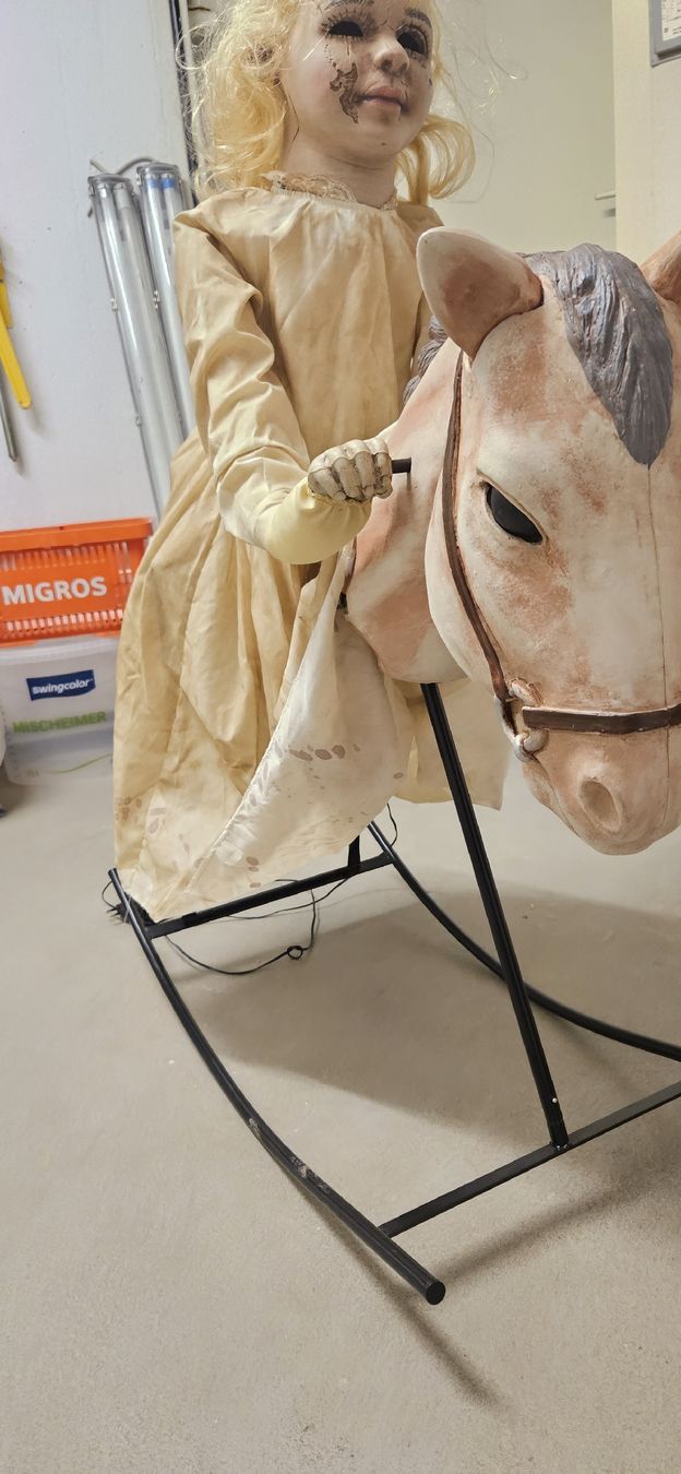 Alle Dekorationen: halloween Deko animatronik schauckelndes Pferdic – Gebraucht aus Schlieren von Disneylover 3