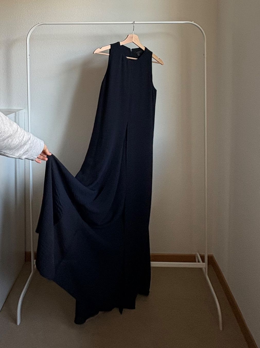 Cos Vestiti: langes Kleid von COS – Nuovo (secondo la descrizione) da Zürich venduto da bbbggg 1