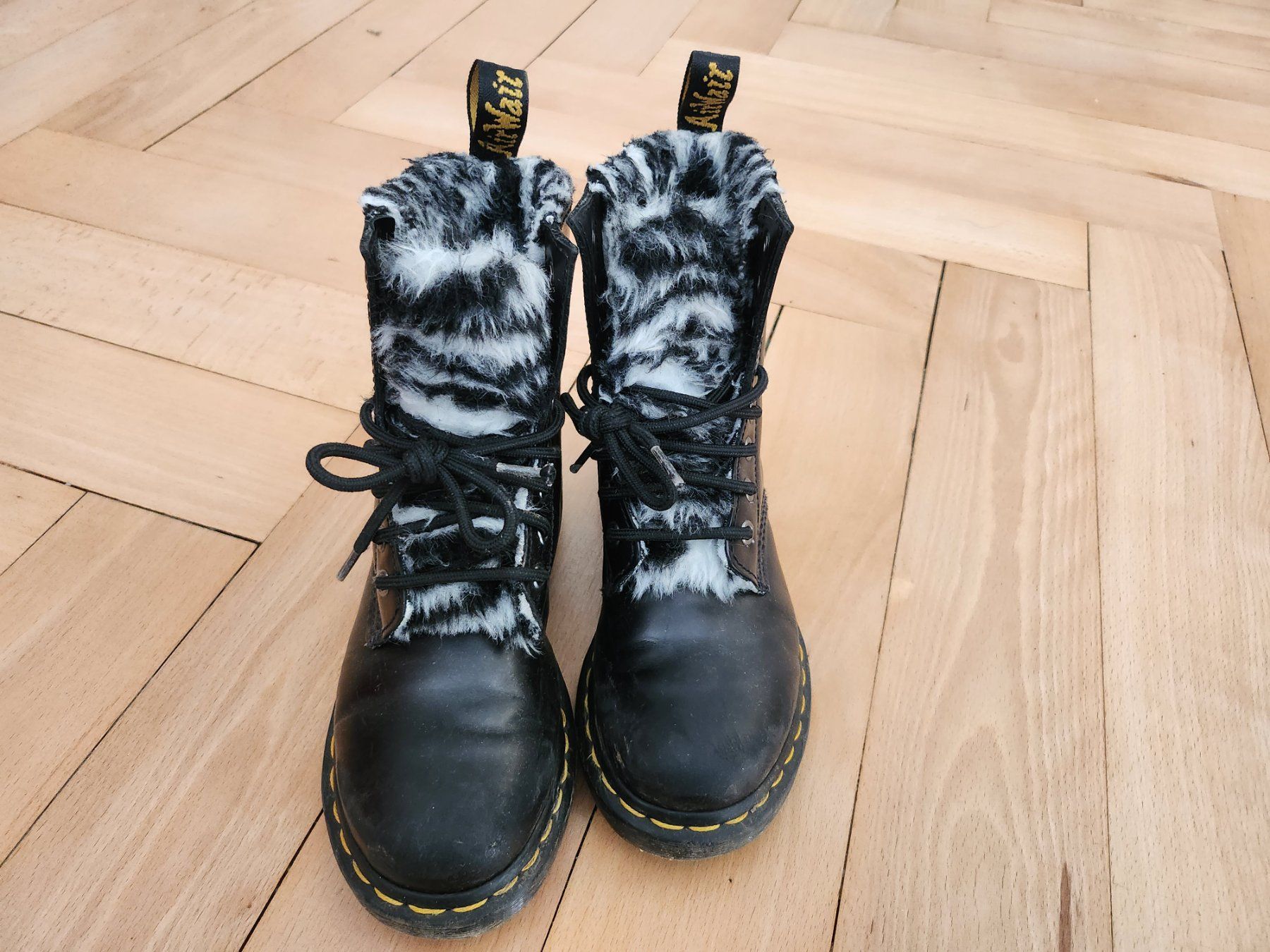 Dr. Martens Scarpe per ragazze: Dr. Martens Boots schwarz mit Fellfutter Gr. 36, gebraucht – Usato da Zürich venduto da rak_t2vf