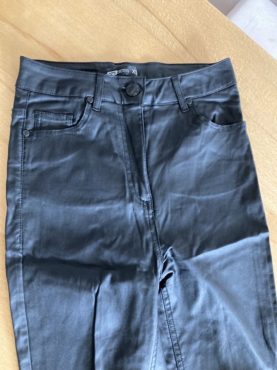 Hosen: Hose Kunstleder Damen Gr XS – Gebraucht aus Rickenbach ZH von Vanijo 1