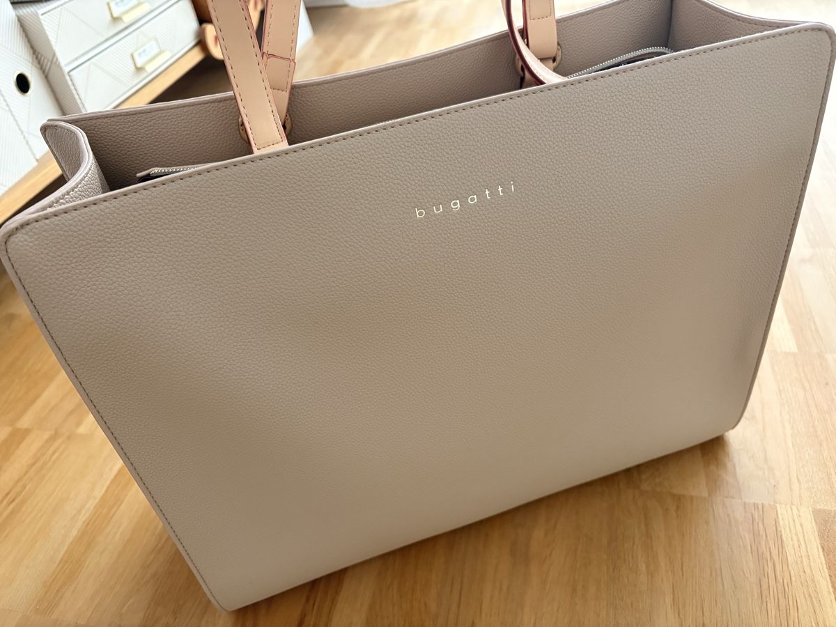 Bugatti Borse da donna: Bugatti Ella Shopper, beige - neu! – Nuovo e nell'imballaggio originale da St. Gallen venduto da moebel1