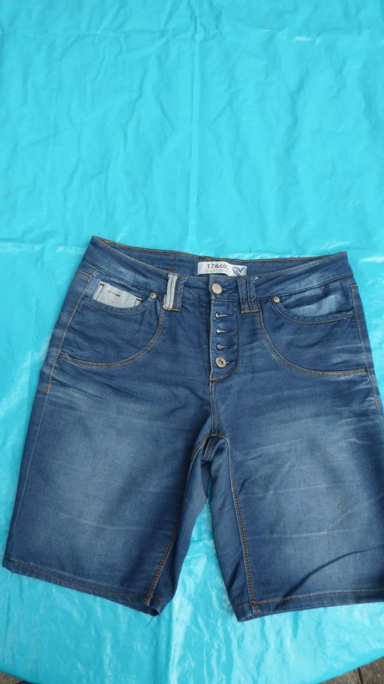 Jeans: Jeans kurze Hose 17&co Gr 38 Bund 40cm – Gebraucht aus Sargans von Benziner