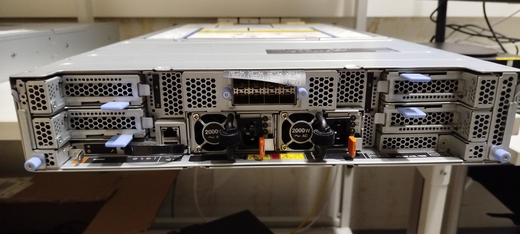 Lenovo Server: Cluster Lenovo HX3721 - 252 coeurs - 4 To RAM – Usato da Etoy venduto da Ctrl0 1