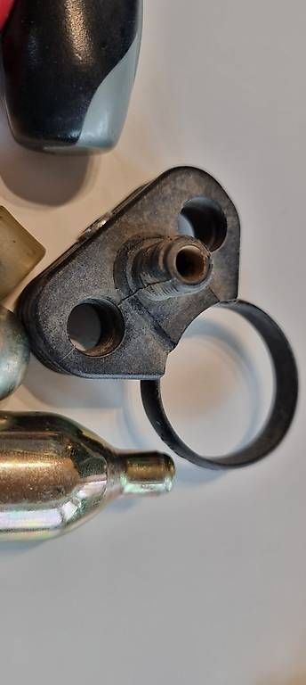 Accessori per altri veicoli: CO2 Set including 6 cartridges – Usato da Baar venduto da iainmathews 1
