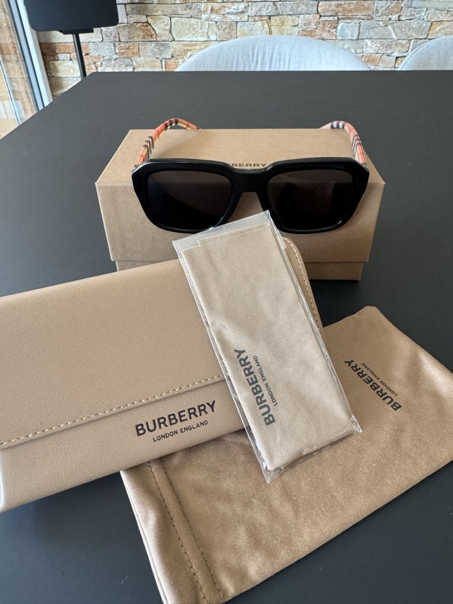 Burberry Occhiali & Lenti: Lunettes de soleil Burberry – Nuovo (secondo la descrizione) da Davos Platz venduto da taja2
