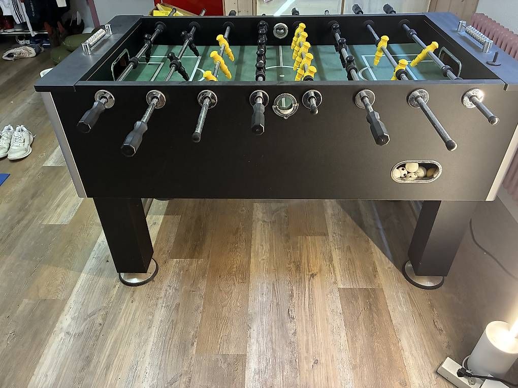 Spiele: Tischfussball Kasten "Töggelichaste" – Gebraucht aus Dübendorf von max_2x9t 2