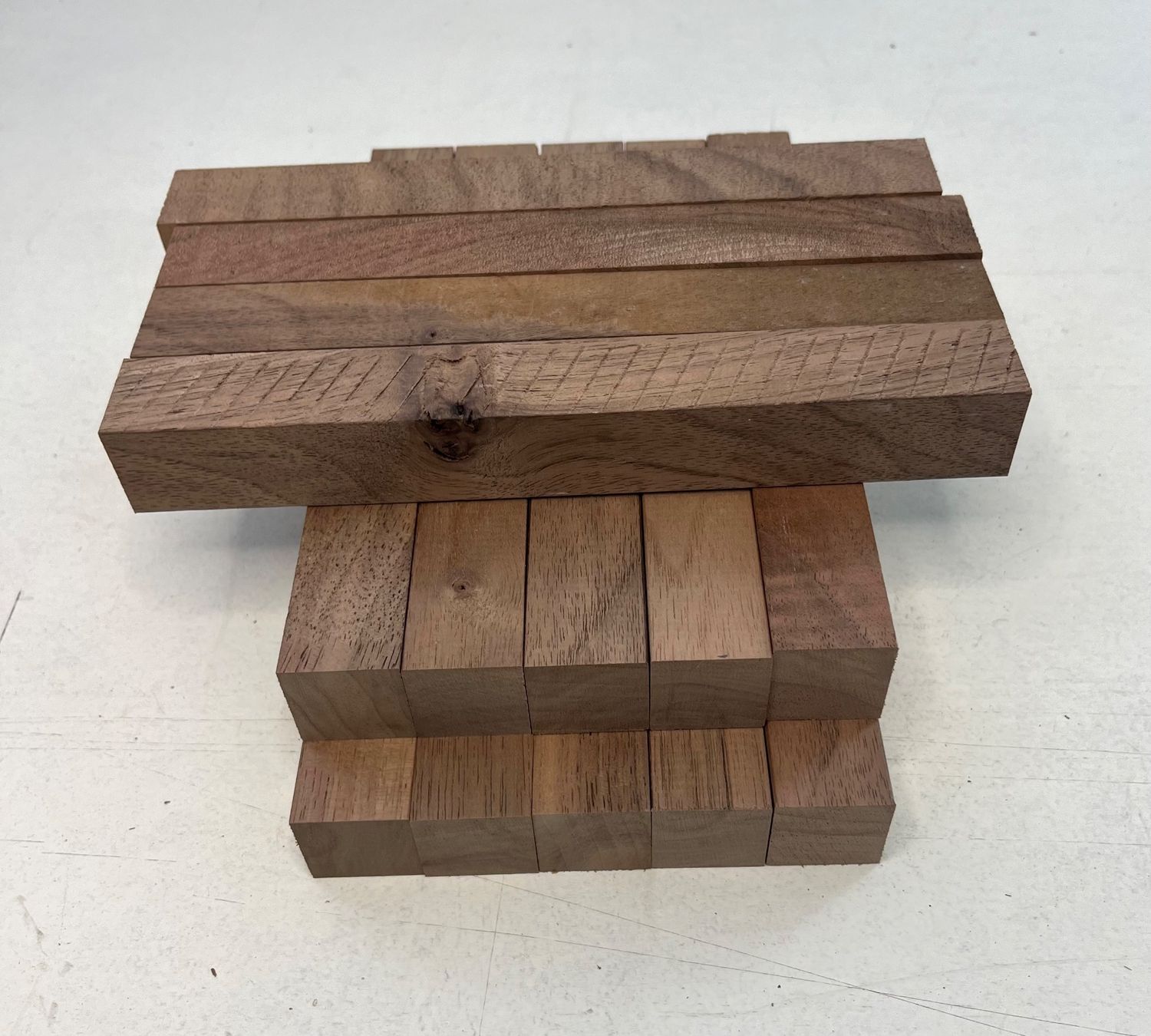 Articles en bois: EU-Nussbaum 25x25mm – Neuf (Voir description) à Weinfelden par Kathydoes 2