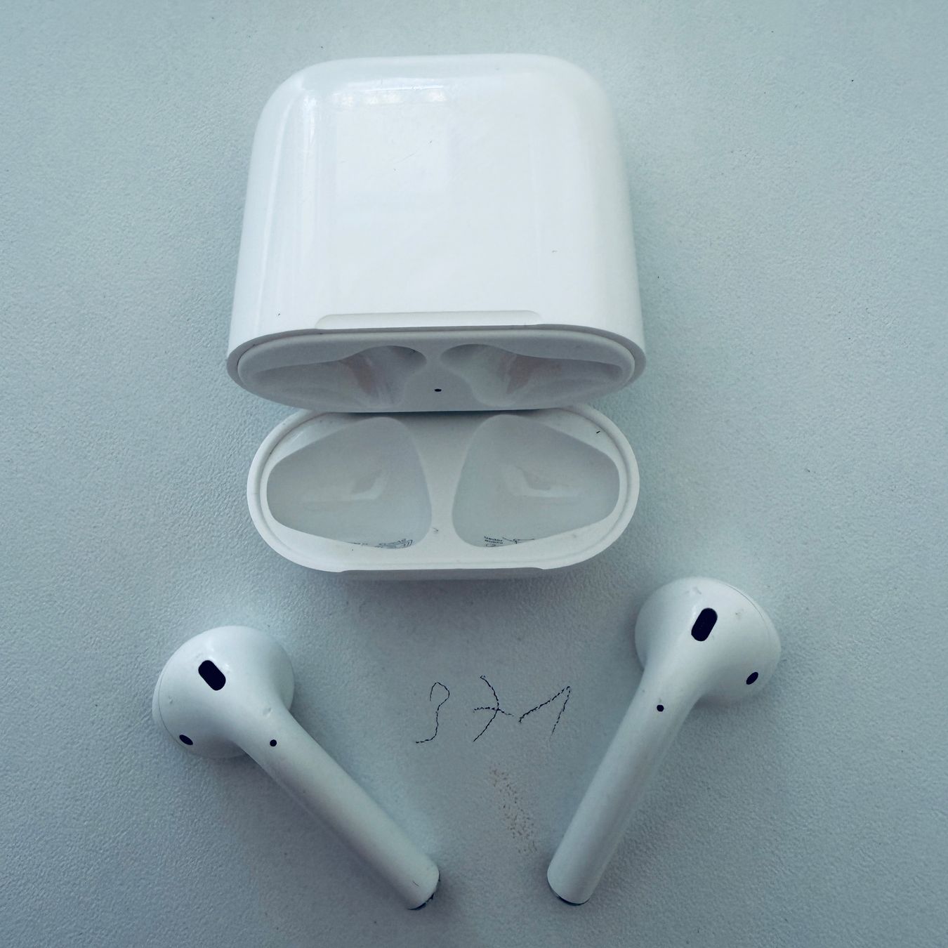 Apple Cuffie: Original Apple AirPods 2 Gen. Wireless Kopfhörer & Case – Usato da Basel venduto da MY.AIRPODS.SHOP 3