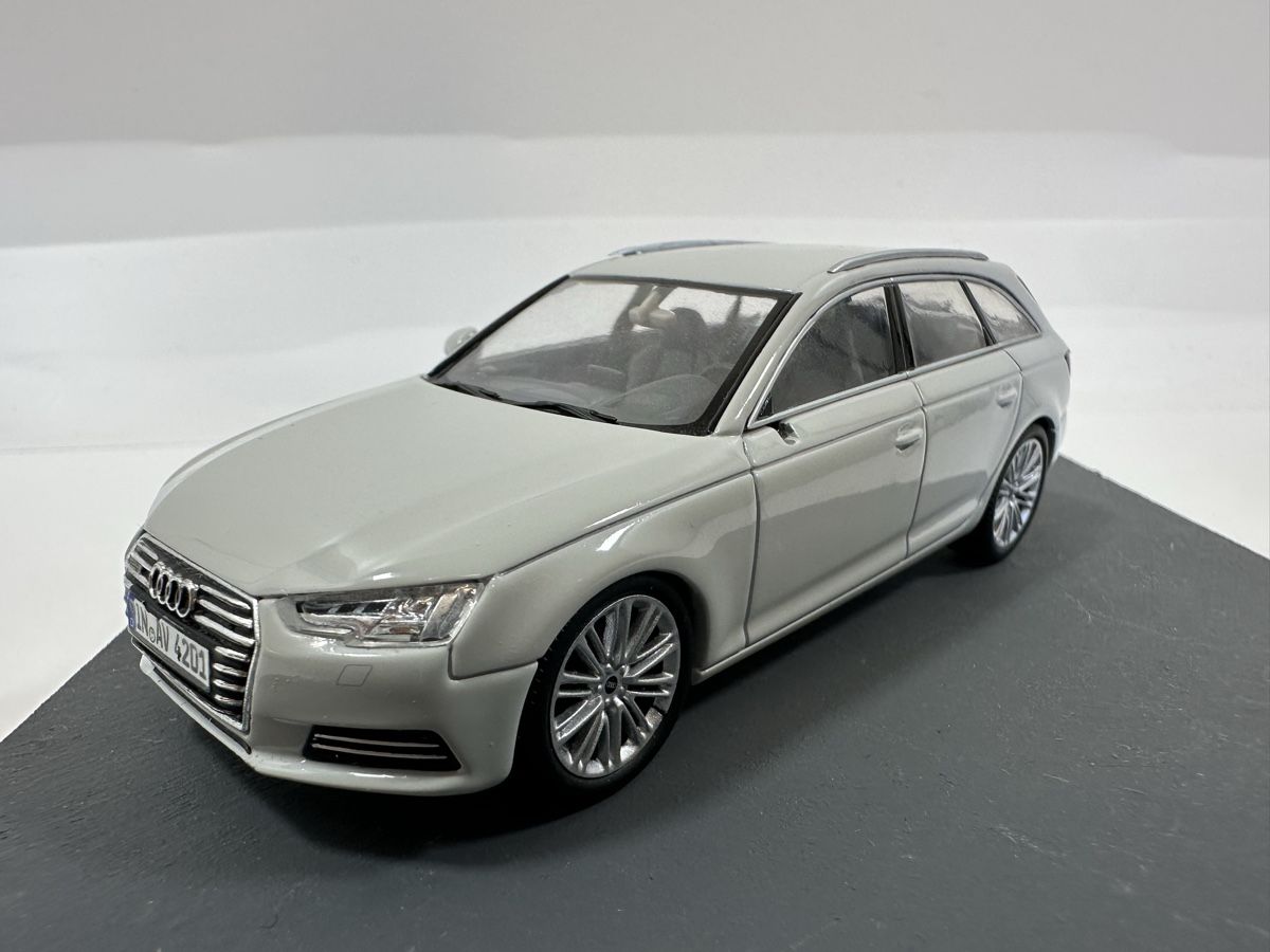 Spark Modellautos: Audi A4 Avant 1:43, SPARK – Gebraucht aus Zofingen von rf9_x2xt