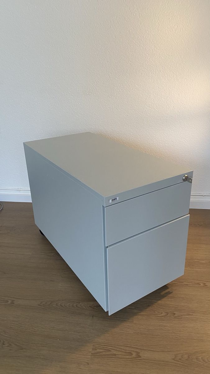 Banconi: Quipo Büromöbel Rollcontainer (abschliessbar) – Usato da St. Gallen venduto da Schimschon