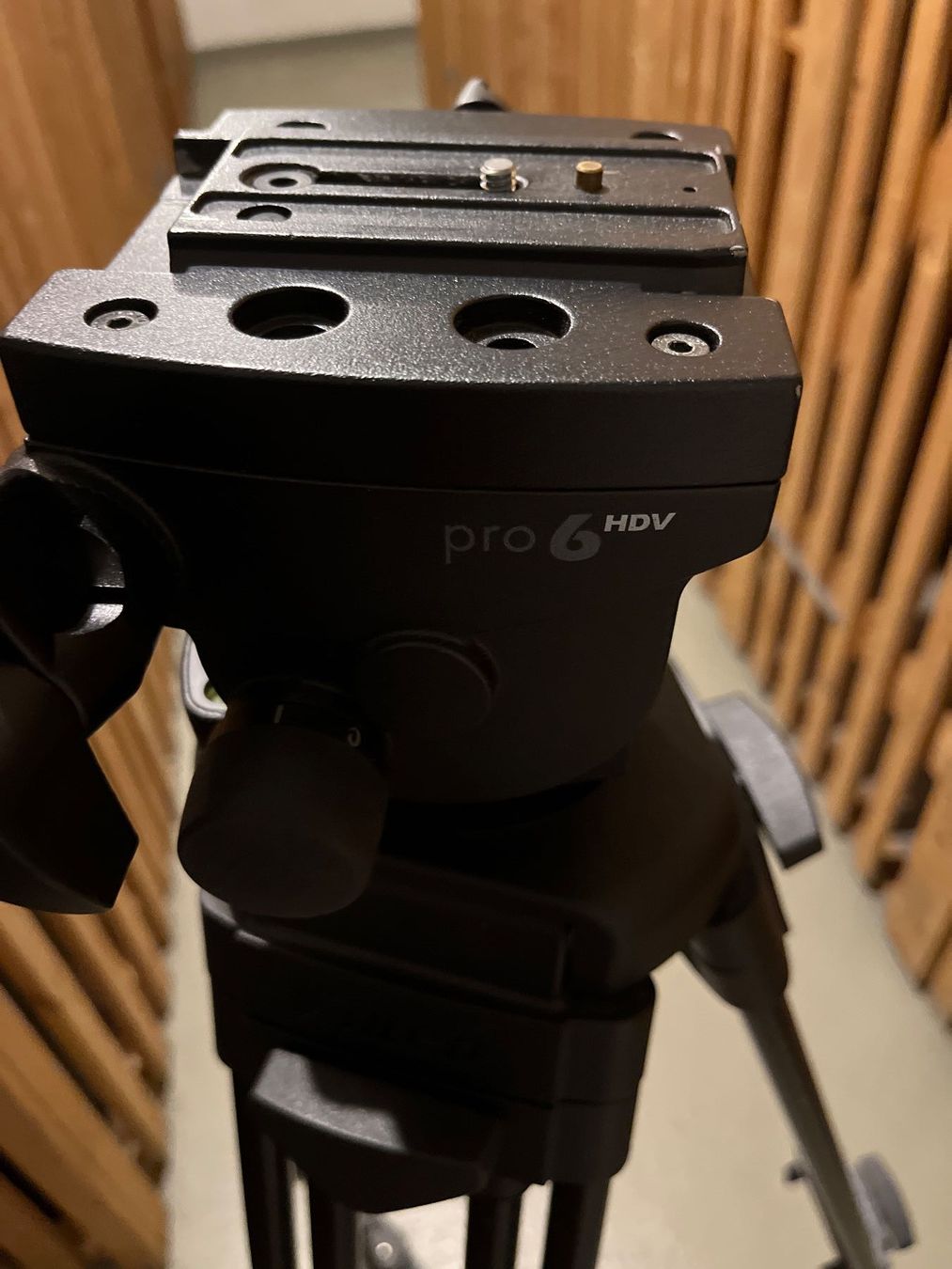 Treppiedi & Teste: Vinten Protouch Pro 6 HDV Videokamera Stativ – Usato da Zürich venduto da Ember2Inferno 9