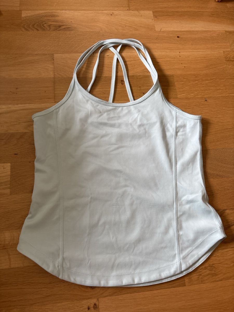 Guess Top: Guess Sporttop hellblau  – Nuovo (secondo la descrizione) da Grosshöchstetten venduto da annalena288