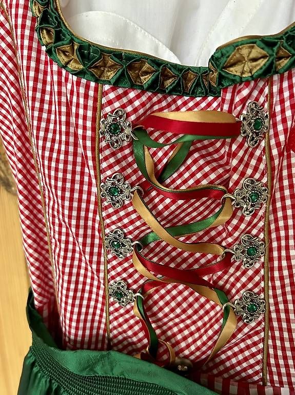 Vestiti: Dirndl  – Usato da Stans venduto da Shorteri 2