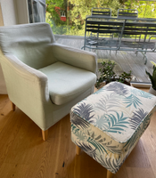 Sessel mit Hocker