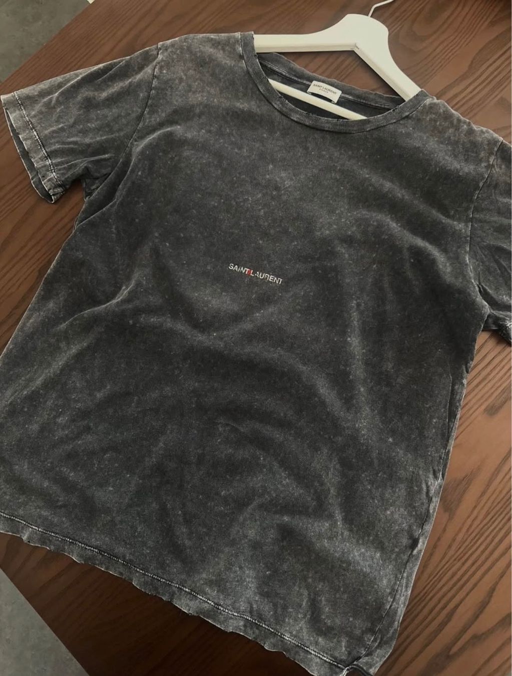 Saint Laurent T-shirt: T-shirt Saint Laurent – Usato da La Chaux-de-Fonds venduto da rub_sy2r