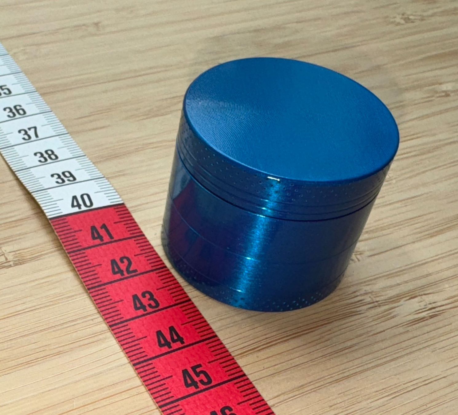 Tabak: blauer Metall Grinder, blue, Mühle – Neu und originalverpackt aus Winterthur von YaV 5