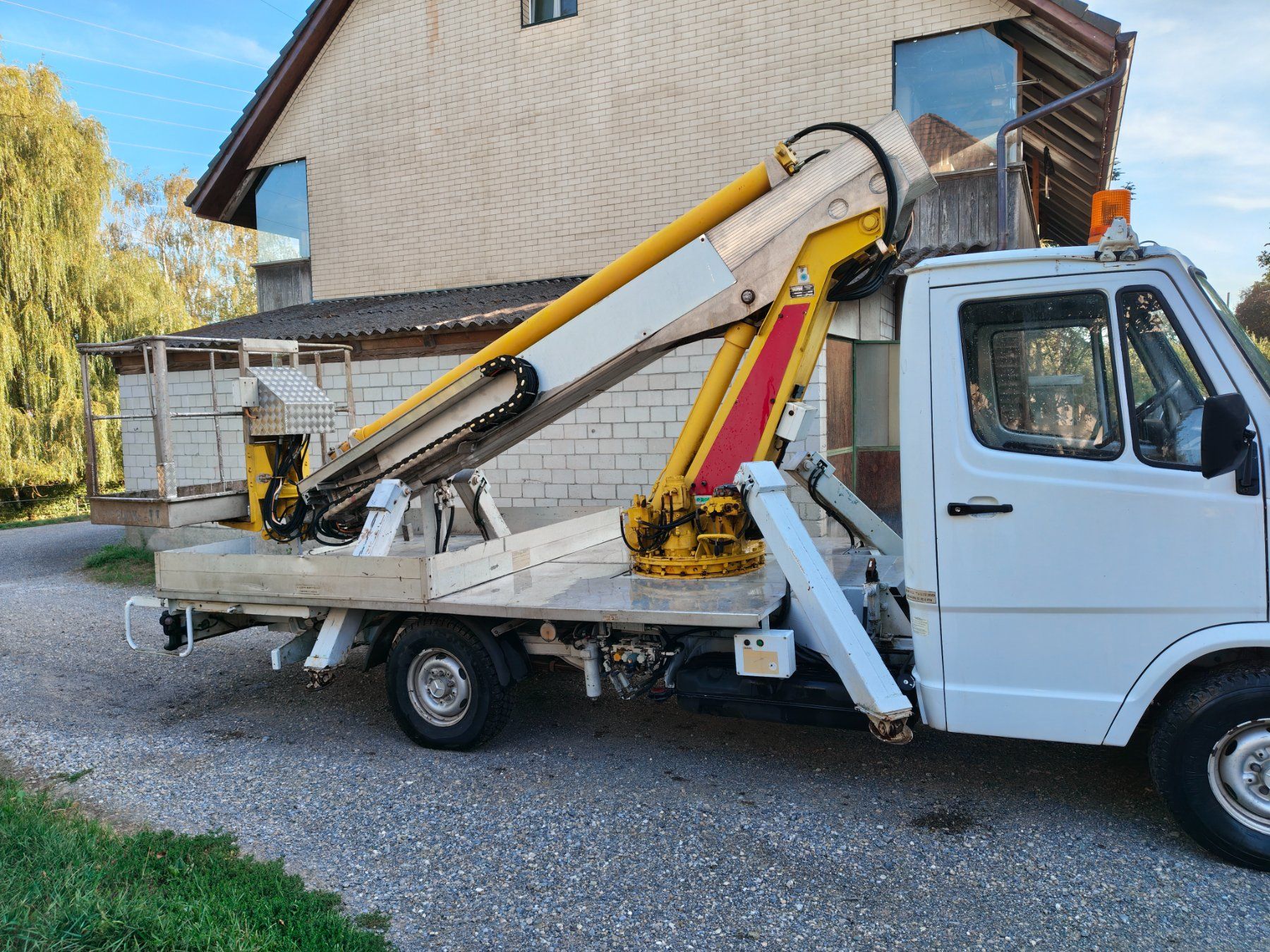 Mercedes-Benz Automobili: Arbeitshebebühne Teupen / Merceds 16 meter – Usato da Niederönz venduto da LeXu616 3