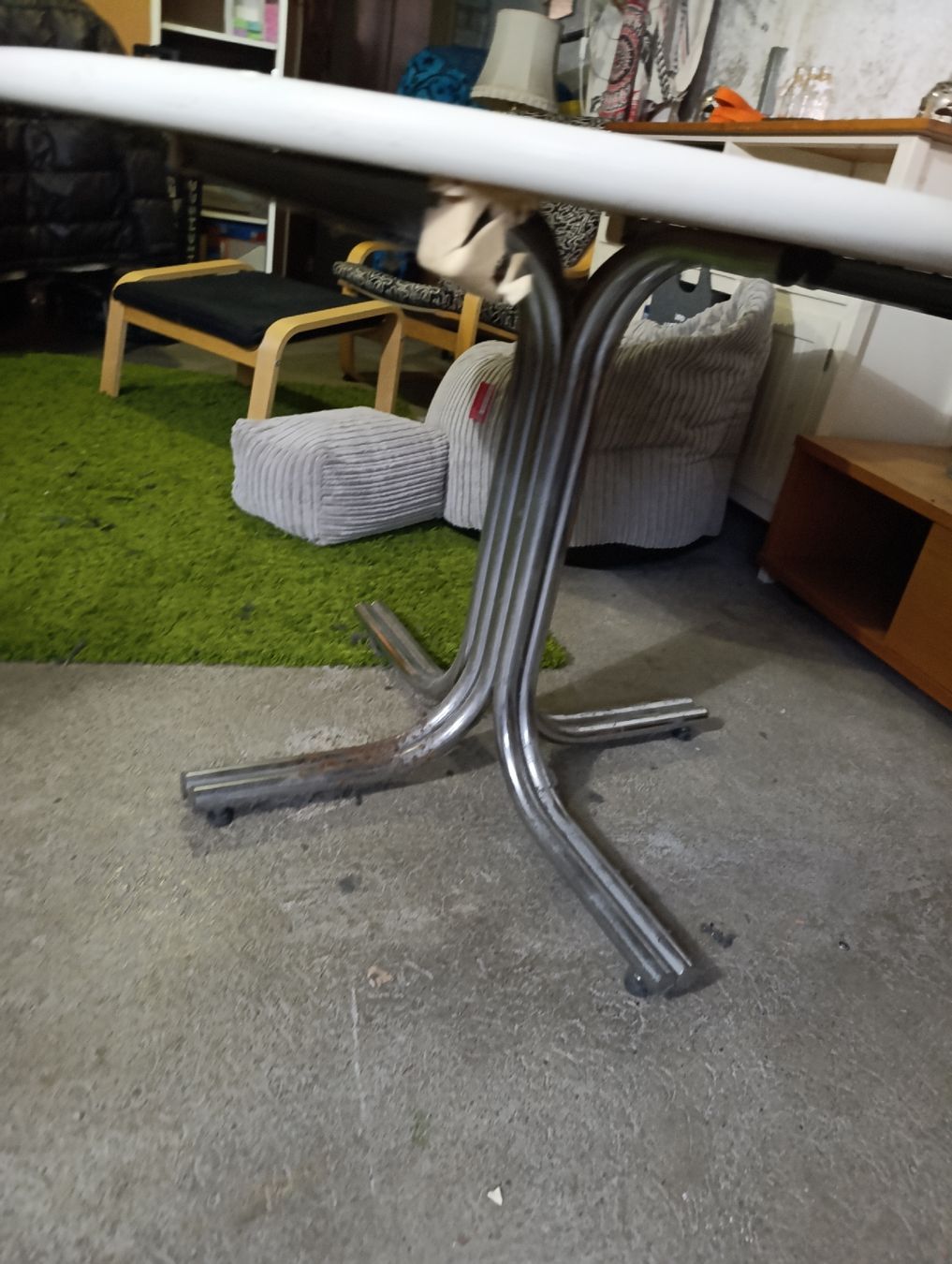 Tavoli: Runder Tisch Chromfuss Weiss  – Usato da Staufen venduto da bnd_cl5r 2