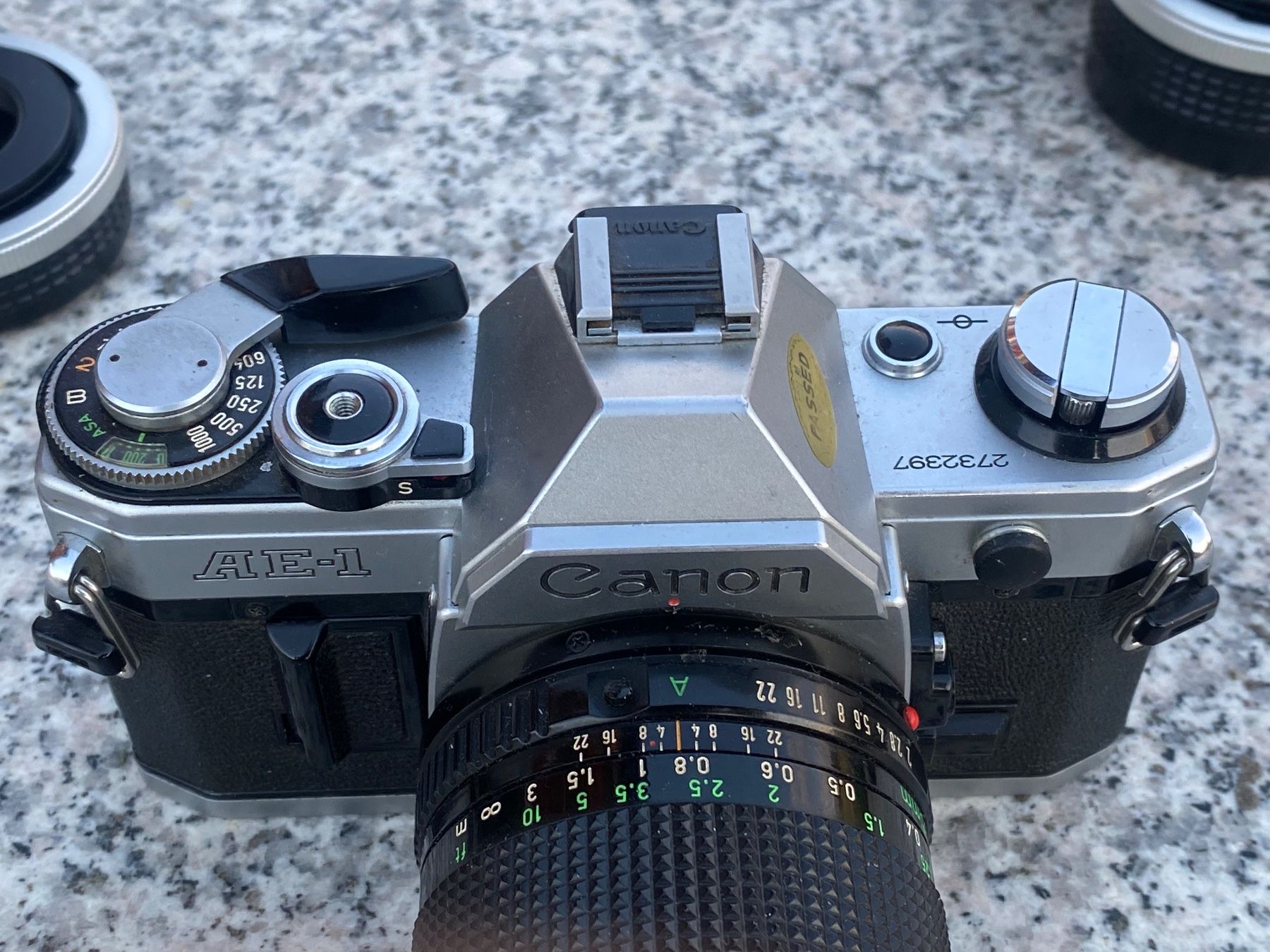 Canon Fotocamera: Canon AE-1 avec beaucoup d'objectives – Usato da Gisikon venduto da sombenin 4